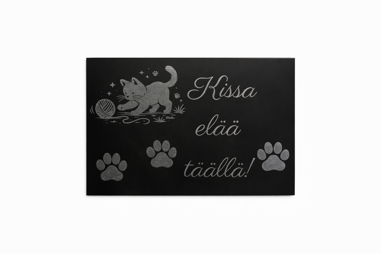 Kyltti " Kissa elää täällä"