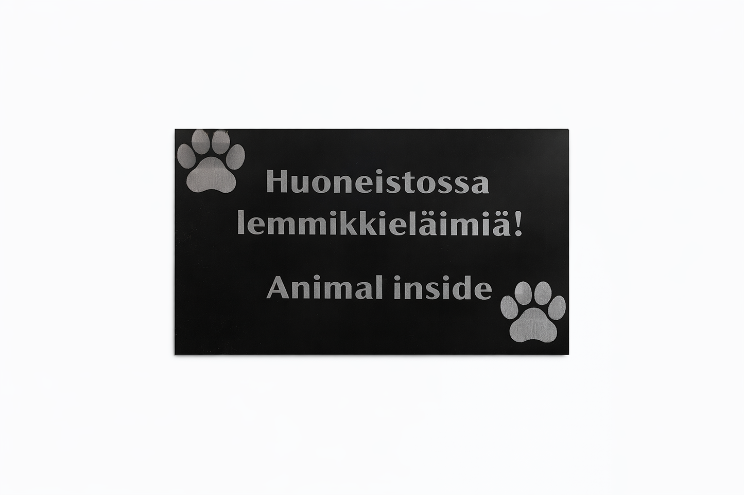 Huoneistossa lemmikkieläimiä / Animal inside -kyltti