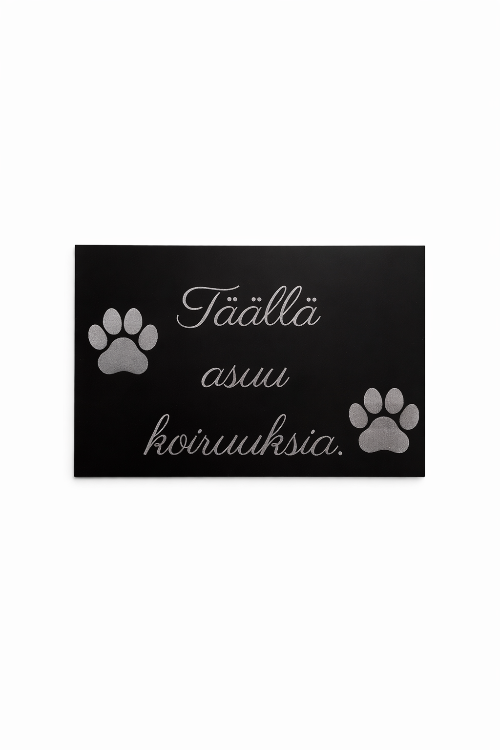 Täällä asuu koiruuksia kyltti
