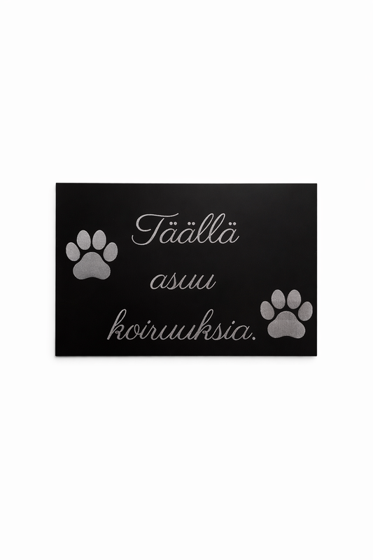 Täällä asuu koiruuksia kyltti