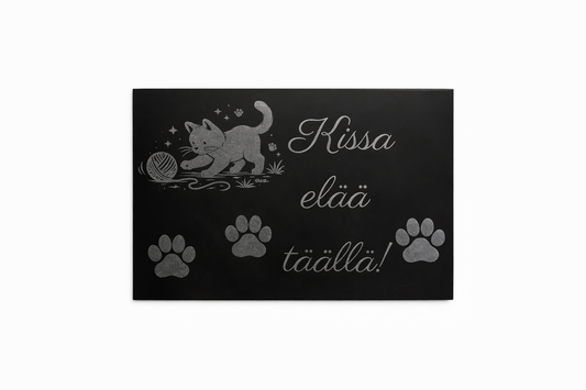 Kyltti " Kissa elää täällä"